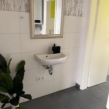 Modern With 2 Beds, Netflix & Location *